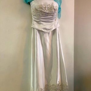 Vera wang inspired dress.purchased in Vancouver for 2500 -asking 250